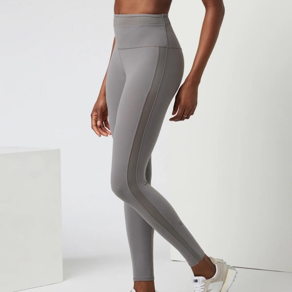 NEW Vuori Hot Mesh Legging in Smoke